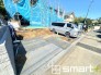 ～閑静な住宅街の立地～
・周辺は閑静な住宅街となっておりますので、静かな暮らしをご実現いただけます。
・前面道路の交通量も多くないので、小さなお子様がいるご家庭でもご安心ですね。
