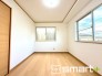 ～２面採光の明るいお部屋～
・洋室は２面採光とする事で穏やかな陽の入る明るい空間となっております。
・くつろぎのプライベート時間を明るい空間で穏やかにお過ごしいただけます。

