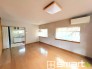 ～穏やかな陽の入るＬＤＫ～
・大きな窓のあるＬＤＫは陽当りも良好で明るい空間となっております。
・ご家族団らんなど過ごす時間の多いＬＤＫが明るいのは嬉しいポイントですね。
