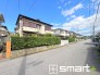 ～閑静な住宅街の立地～
・周辺は閑静な住宅街となっておりますので、静かな暮らしをご実現いただけます。
・前面道路の交通量も多くないので、小さなお子様がいるご家庭でもご安心ですね。
