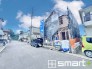 ～十分な広さのある前面道路～
・前面道路は約６ｍございますので、お車でのすれ違いも楽々で余計なストレスがかかりません。
・日々お車での移動が多い方には大切なポイントですね。
