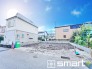 ～閑静な住宅街の立地～
・周辺は閑静な住宅街となっておりますので、静かな暮らしをご実現いただけます。
・前面道路の交通量も多くないので、小さなお子様がいるご家庭でもご安心ですね。
