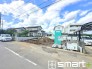 2号棟 ～閑静な住宅街の立地～
・周辺は閑静な住宅街となっておりますので、静かな暮らしをご実現いただけます。
・前面道路の交通量も多くないので、小さなお子様がいるご家庭でもご安心ですね。

