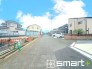 ～開放感ある角地のお住まい～
・２方向が空く事で開放感のある角地に位置しております。
・窮屈な感じが無く、ゆったりと暮らせるこの魅力をぜひ現地でご体感くださいませ。
(Ａ号棟)