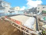 ～ご家族を守る「耐震等級３」～
・住宅性能評価において「耐震等級３」を取得。地震に強い家であることが証明されております。
・倒壊の恐れが低くなりますので、地震保険が半額になるメリットも。
(Ａ号棟)(Ａ号棟)