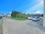 ～十分な広さのある前面道路～
・前面道路は約4ｍございますので、お車でのすれ違いも可能で余計なストレスがかかりません。
・日々お車での移動が多い方には大切なポイントですね。
