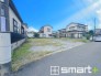 2号棟 ～閑静な住宅街の立地～
・周辺は閑静な住宅街となっておりますので、静かな暮らしをご実現いただけます。
・前面道路の交通量も多くないので、小さなお子様がいるご家庭でもご安心ですね。
