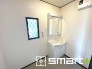 ～シャワー付き洗面台を採用～
・洗面台の蛇口がホースで伸びシャワーとしてご利用可能。
・朝の寝ぐせ直しなどにシャワーを使いたい時、洗面台の掃除をする際にも便利にお使いいただけます。
