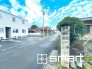 ～閑静な住宅街の立地～
・周辺は閑静な住宅街となっておりますので、静かな暮らしをご実現いただけます。
・前面道路の交通量も多くないので、小さなお子様がいるご家庭でもご安心ですね。
