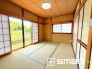 ～「和みの部屋」和室をご用意～
・ゴロンと寝転がったり、お子様のいるご家庭ではお子様を寝かしつけたり、などご活用いただける和室をご用意。
・やはり畳の香りは心が落ち着きますね。
