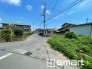 ～開放感ある角地のお住まい～
・２方向が空く事で開放感のある角地に位置しております。
・窮屈な感じが無く、ゆったりと暮らせるこの魅力をぜひ現地でご体感くださいませ。
