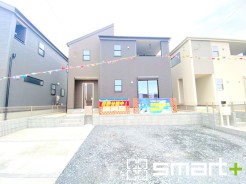 ~モダンな印象を与える外観~
・シックな色彩の2トーンカラーを採用する事でモダンでお洒落な印象の外観となっております。
・毎日家に帰ってくることが誇らしくなる高級感のある仕様。