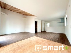 ~余裕の空間が広がるLDK~
・26.2帖あるLDKはご家族団らんのお時間を余裕の広さで演出してくれます。
・ご内覧の際は家具の配置などもイメージしながらご覧くださいませ。