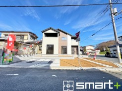 ~モダンな印象の外観~
・木目調の外壁アクセントは幅広いテイストにマッチし、住まいに温かみを与えてくれる人気のデザイン。
・見た目に重厚感が生まれ、高級感のある仕様となっております。