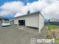 ~ガレージは5台分ご用意~
・ガレージは5台分ございますので、車通勤の方や複数台お持ちの方にもお勧めのお住まいです。
・ご来客の際も安心の余裕の敷地です。