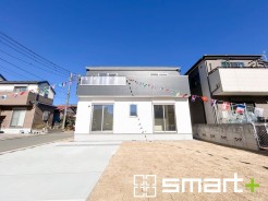 ~スタイリッシュな外観~
・重厚感のあるグレーと清潔感のあるホワイトの組み合わせで、洗練されたクールな雰囲気に。
・2色のコントラストがオシャレでスタイリッシュな外観に見せてくれますね。