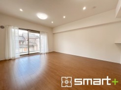 ~家族団らんにピッタリの広々リビング~
・穏やかな陽だまりに包まれる居心地の良いLDKは、ご家族が集まる憩いのスペースに。