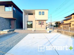 ~優しい色味の外観~
・環境にも馴染みやすく、汚れもあまり目立たない淡い色味とホワイトのツートンカラーで落ち着いた印象に。
・ナチュラルな色調が優しい印象を与えてくれます。