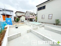 ~ベタ基礎でしっかりとした土台~
・コンクリートの中に鉄筋を配し強度を高めた「ベタ基礎」を採用。
・しっかりとした土台を造ったうえで、その上に建物が築造されていきます。