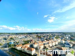 ~眺望良好~
・前面は大きい道路のため眺望良好となっております。
・バルコニー南向きのため温かな陽が入ってきます。