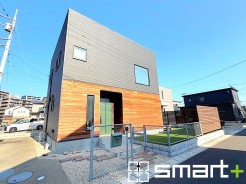 ~モダンな印象を与える外観~
・シックな色彩の2トーンカラーを採用する事でモダンでお洒落な印象の外観となっております。
・毎日家に帰ってくることが誇らしくなる高級感のある仕様。