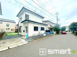 ~十分な広さのある前面道路~
・前面道路は約6mございますので、お車でのすれ違いも楽々で余計なストレスがかかりません。
・日々お車での移動が多い方には大切なポイントですね。