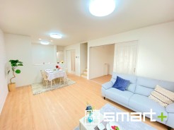 ~家族団らんにピッタリの広々リビング~
・穏やかな陽だまりに包まれる居心地の良いLDKは、ご家族が集まる憩いのスペースに。
・隣接の洋室を続き間として利用すれば21帖超の広々空間になります。