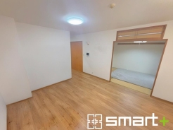 ※本画像は既存家具をAIにより削除し、室内を加工したものです。