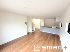 ~家具の配置がしやすい間取~
・LDKはリビングとダイニングの境目が分かりやすくなっており、家具の配置がしやすい造り。
・どんなインテリアにするか考えるだけでも楽しくなりますね。
(2号棟)