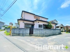 ~十分な広さのある前面道路~
・前面道路は広さがございますので、お車で移動も楽々で余計なストレスがかかりません。
・日々お車での移動が多い方には大切なポイントですね。