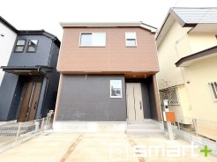 ~モダンな印象の外観~
・木目調の外壁アクセントは幅広いテイストにマッチし、住まいに温かみを与えてくれる人気のデザイン。
・見た目に重厚感が生まれ、高級感のある仕様となっております。