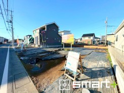 ~ベタ基礎でしっかりとした土台~
・コンクリートの中に鉄筋を配し強度を高めた「ベタ基礎」を採用。
・しっかりとした土台を造ったうえで、その上に建物が築造されていきます。