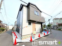 ~明るさを感じる外観~
・外壁は2トーンカラーを採用し、デザイン性に優れた見た目となっております。
・帰宅した際にホッと感じるような飽きのこない外観。ぜひ現地でご確認くださいませ。