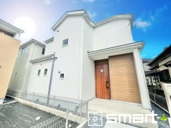 ~重厚感のある外観~
・幅の広い造りとなっておりますので、見た目に重厚感が生まれ、高級感のある仕様となっております。
・毎日家に帰ってくるのが誇らしくなるような外観です。