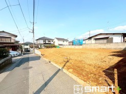 ~ご家族を守る「耐震等級3」~
・住宅性能評価において「耐震等級3」を取得。地震に強い家であることが証明されております。
・倒壊の恐れが低くなりますので、地震保険が半額になるメリットも。
(2号棟未完成外観)