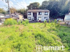 ~閑静な住宅街の立地~
・周辺は閑静な住宅街となっておりますので、静かな暮らしをご実現いただけます。
・前面道路の交通量も多くないので、小さなお子様がいるご家庭でもご安心ですね。