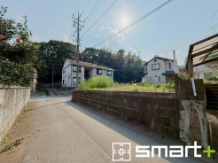 ~十分な広さのある前面道路~
・前面道路は約4.0mございますので、お車でのすれ違いも可能で余計なストレスがかかりません。
・日々お車での移動が多い方には大切なポイントですね。