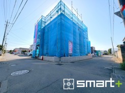 ~開放感ある角地のお住まい~
・2方向が空く事で開放感のある角地に位置しております。
・窮屈な感じが無く、ゆったりと暮らせるこの魅力をぜひ現地でご体感くださいませ。
