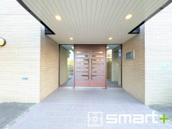 ~帰るのが楽しみになるエントランス~
・エントランスは非常に綺麗な造りとなっておりますので、毎日家に帰るのが楽しみになる仕様です。
・ぜひ現地でご体感くださいませ。