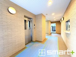 ~もちろんエレベーター付き~
・上の階でも安心、エレベーターが設置されております。
・負担の大きな階段の上り下りがなく生活利便性に優れ、将来的にも安心ですね。