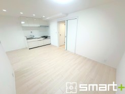 ~ナチュラルな色彩のLDK~
・自然な風合いの色味で纏められたLDKは家具のコーディネートもしやすくなっております。
・どんなインテリアにするか、考えるだけでも楽しくなりますね。
