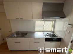 ~リビングを有効活用~
・キッチンは対面式ではなく壁側にございますので、お部屋の中の空間を有効活用できます。
・現地ではぜひ家具の配置などもイメージしながらご見学くださいませ。