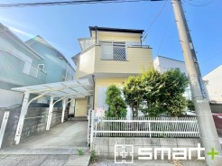 ~綺麗にお使いの外観~
・外観も綺麗にお使いなので、築年数を感じさせない見た目となっております。
・外壁や屋根のリフォームなどをお考えの方もお気軽にご相談くださいませ。