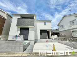 ~スタイリッシュな外観~
・2色のコントラストが美しく落ち着きあるデザインの外観となっております。
・グレーとホワイトの組み合わせが、洗練されたクールな雰囲気を醸し出しています。