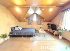 ~2面採光の明るいお部屋~
・洋室は2面採光とする事で穏やかな陽の入る明るい空間となっております。
・くつろぎのプライベート時間を明るい空間で穏やかにお過ごしいただけます。
※家具はAIによるイメージ画像になります。