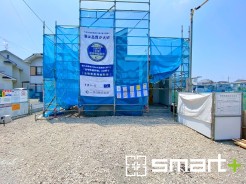 ~ベタ基礎でしっかりとした土台~
・コンクリートの中に鉄筋を配し強度を高めた「ベタ基礎」を採用。
・しっかりとした土台を造ったうえで、その上に建物が築造されていきます。