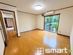 ~オプション施行もお任せください~
・フローリングの変色など劣化を軽減し、水をこぼした場合などにも防いでくれるフロアコーテイングが人気となっております。
・オプション施行もお任せください。