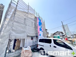 ~ベタ基礎でしっかりとした土台~
・コンクリートの中に鉄筋を配し強度を高めた「ベタ基礎」を採用。
・しっかりとした土台を造ったうえで、その上に建物が築造されていきます。