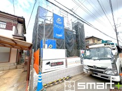 ~ベタ基礎でしっかりとした土台~
・コンクリートの中に鉄筋を配し強度を高めた「ベタ基礎」を採用。
・しっかりとした土台を造ったうえで、その上に建物が築造されていきます。