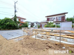 ~ベタ基礎でしっかりとした土台~
・コンクリートの中に鉄筋を配し強度を高めた「ベタ基礎」を採用。
・しっかりとした土台を造ったうえで、その上に建物が築造されていきます。